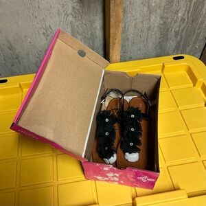 Arizona Jean Co. Flower Beaded Black Flat Sandals Women's Size 9 Buckle Strap